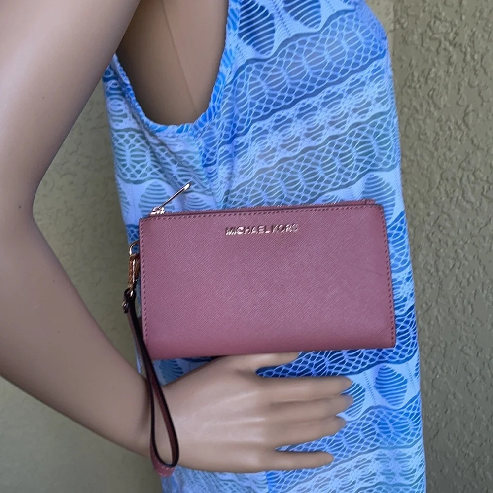 MICHAEL KORS LG DOUBLE ZIP WRISTLET